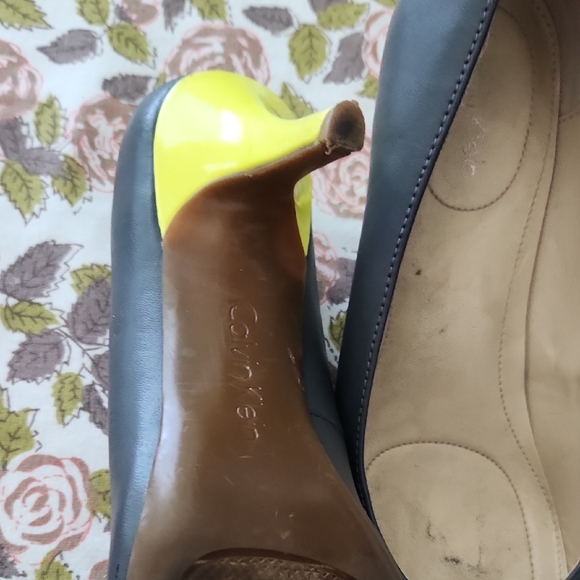Elegant Gray and Yellow Women's Heels - Picture 2 of 4